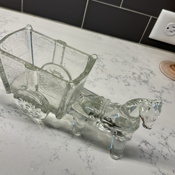 Vintage Large Jeannette Glass Candy Dish, Horse and Cart, - Picture 6 of 10